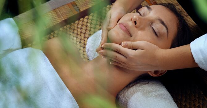 What Is a Swedish Massage? Benefits, Techniques & How It Compares to Deep Tissue Massage